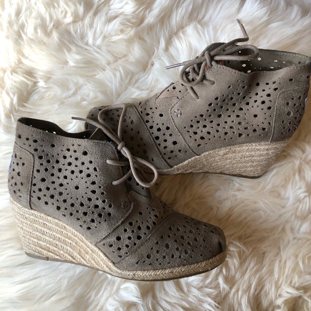 Suede wedge Toms